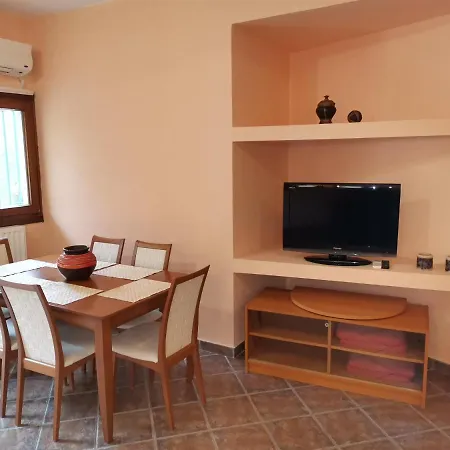 Vakantiehuis Christie's Ground Floor By The Sea Kato Gatzea