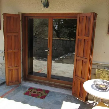 Christie's Ground Floor By The Sea *