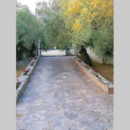 Christie's Ground Floor By The Sea *