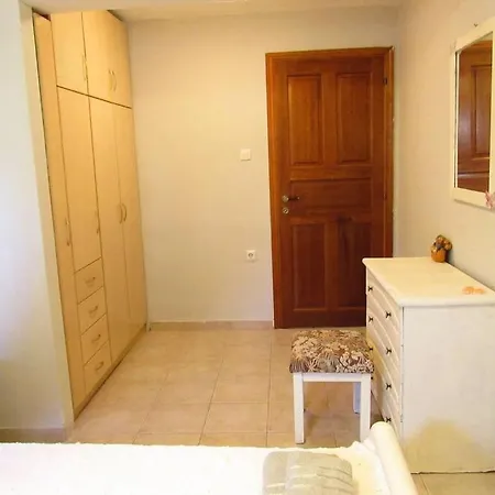 Christie's Ground Floor By The Sea Dom wakacyjny Kato Gatzea