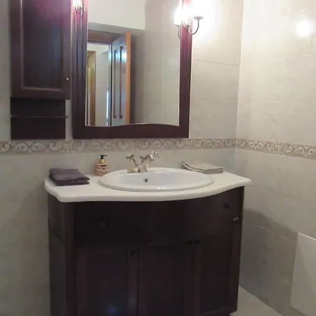 Christie's Ground Floor By The Sea * Kato Gatzea