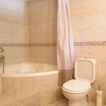 Christie's Ground Floor By The Sea * Kato Gatzea