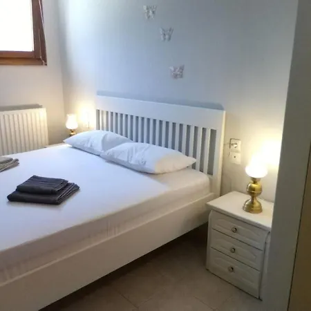 Christie's Ground Floor By The Sea *