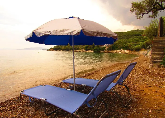 Christie's Ground Floor By The Sea *