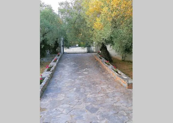 Christie's Ground Floor By The Sea *