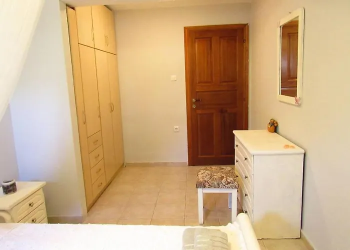 Christie's Ground Floor By The Sea Holiday home Kato Gatzea