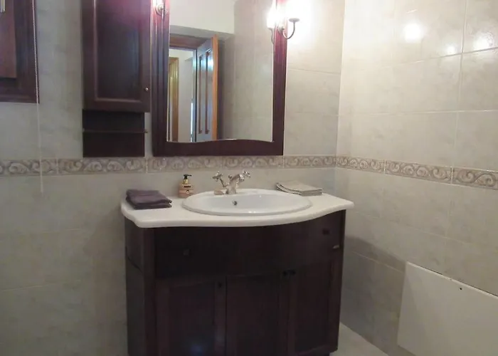 Christie's Ground Floor By The Sea * Kato Gatzea