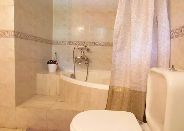 Christie's Ground Floor By The Sea